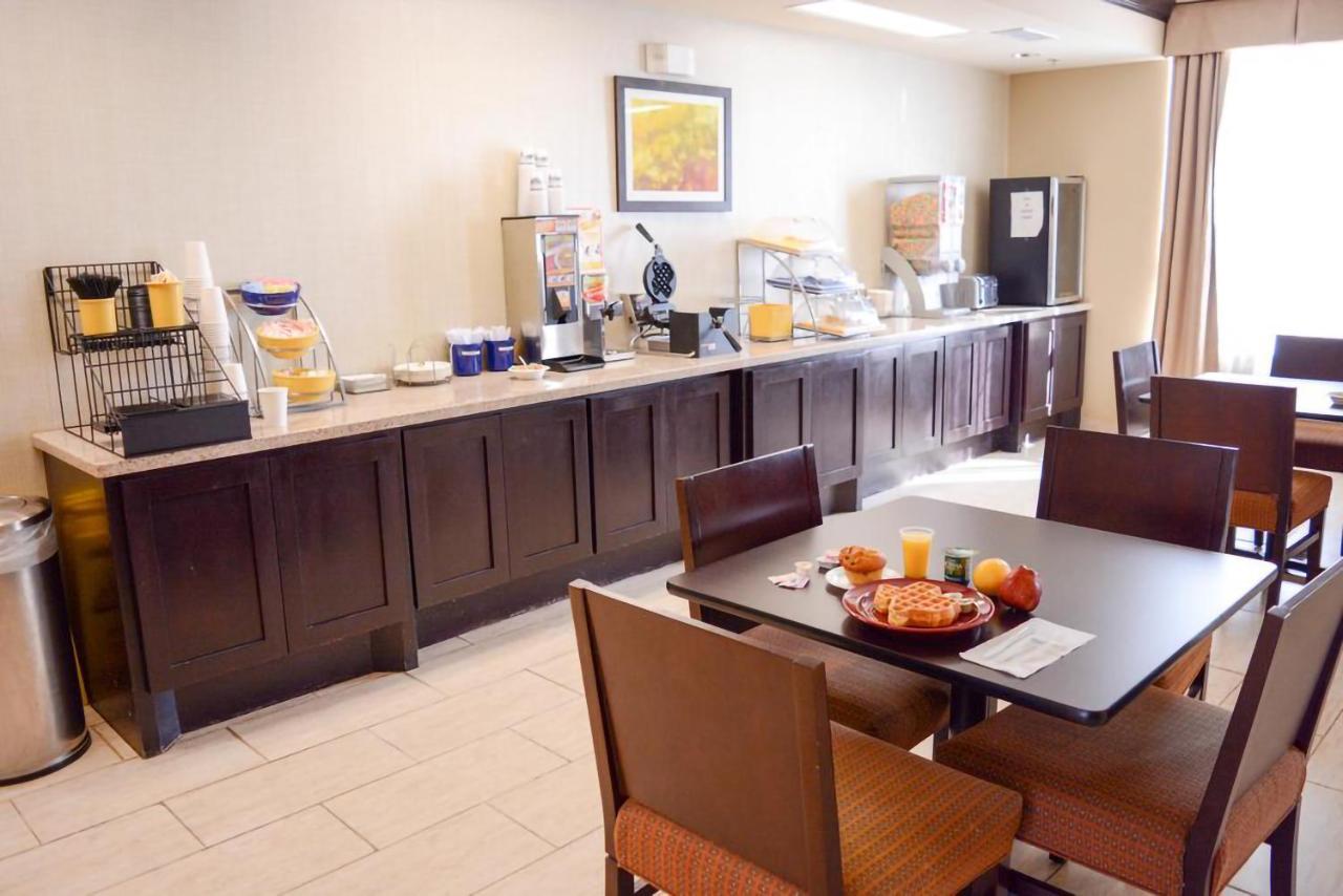 Coratel Inn & Suites By Jasper Cotulla Extérieur photo