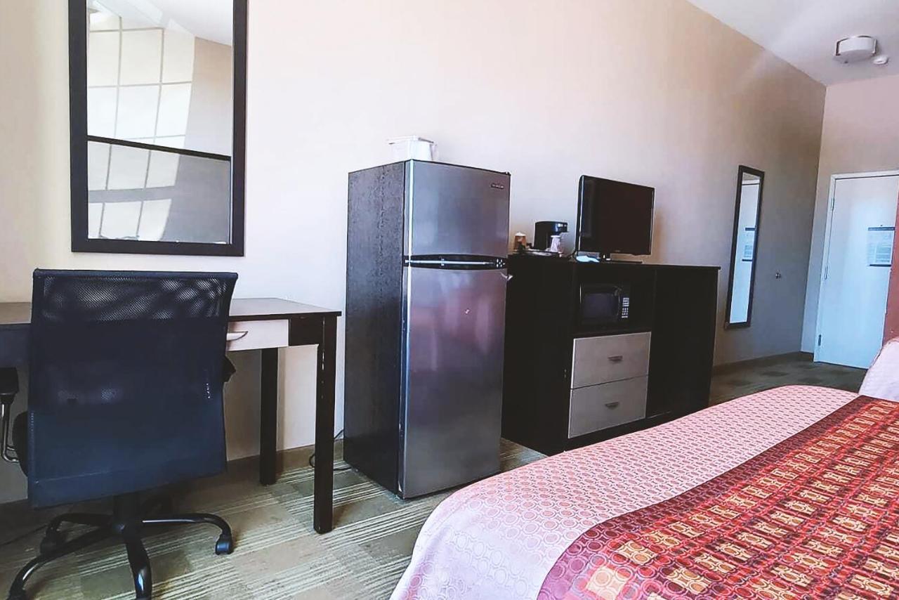 Coratel Inn & Suites By Jasper Cotulla Extérieur photo